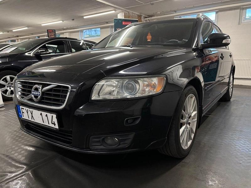 Begagnad Volvo V50 Summum 145 HK (106 kW) 2010 Svart Kombi