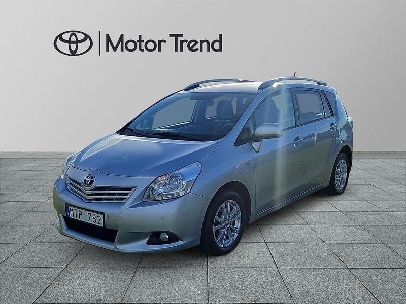 Silver Begagnad 2011 Toyota Verso Minibuss | 130 000 kr (Dyr) - Bild 1/4