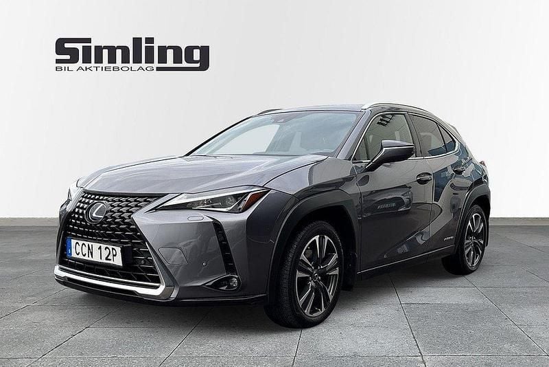 Grå Begagnad 2019 Lexus UX 250h SUV | 234 900 kr (Marknadspris) - Bild 1/4