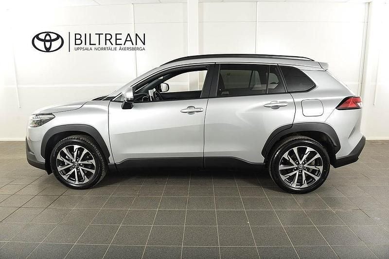 Begagnad Toyota Corolla Cross Style 197 HK (144 kW) 2023 Silver SUV