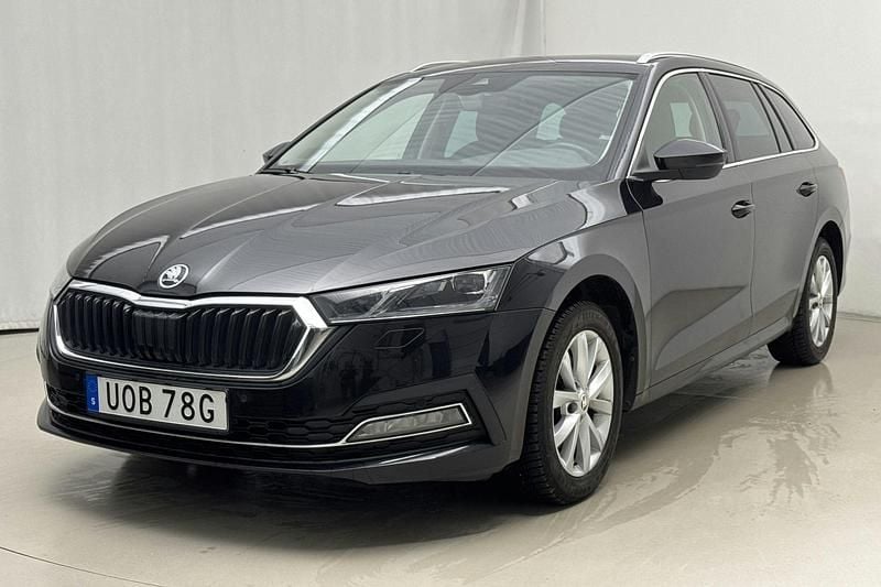 Svart Begagnad 2022 Skoda Octavia Style Kombi | 248 000 kr (Marknadspris) - Bild 1/4