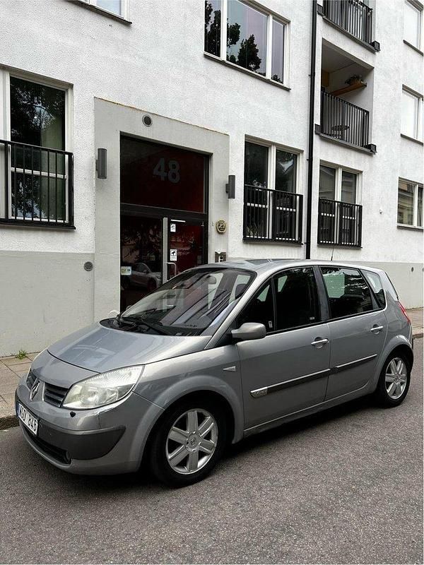 Grå Begagnad 2005 Renault Scénic II Minibuss | 29 900 kr (Marknadspris) - Bild 1/4