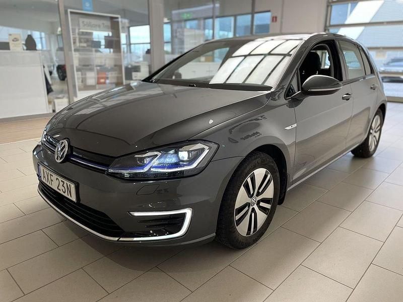 Begagnad VW e-Golf 100 kW (136 HK) 2020 Mörkgrå (grå) Halvkombi