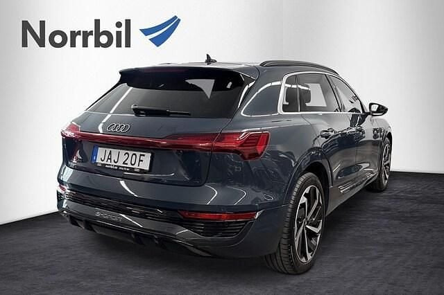 Begagnad Audi Q8 e-tron S-Line 300 kW (408 HK) 2023 Plasmablå metallic SUV