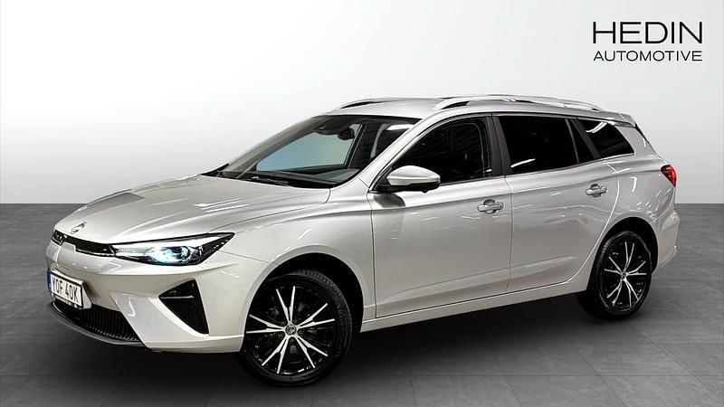 Grå (silver) Begagnad 2022 MG MG5 EV Luxury Kombi | 249 900 kr (Lite dyr) - Bild 1/4