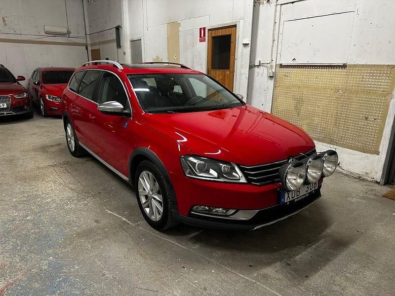 Röd Begagnad 2012 VW Passat Alltrack Kombi | 114 500 kr (Marknadspris) - Bild 1/4