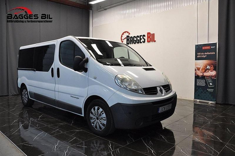 Begagnad Renault Trafic 146 HK (107 kW) 2008 Vit Minibuss