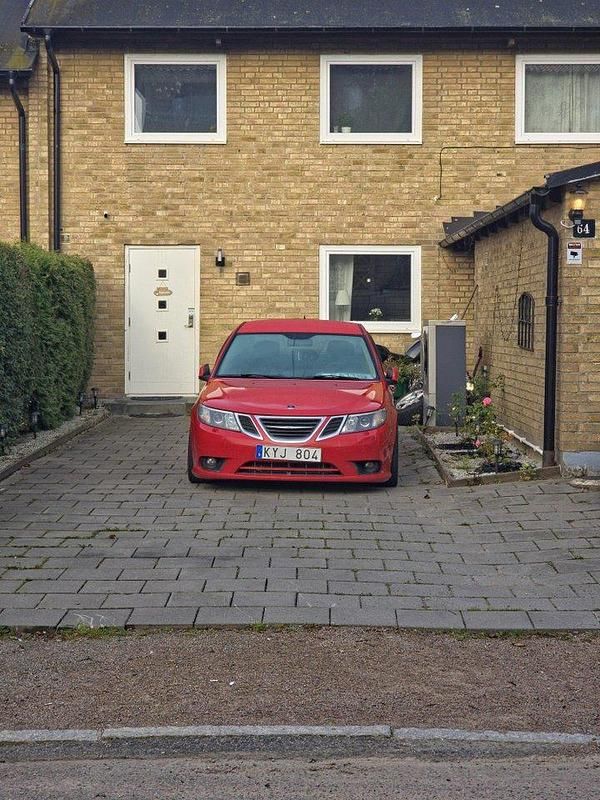 Röd Begagnad 2011 Saab 9-3 Vector Sedan | 60 000 kr (Marknadspris) - Bild 1/4