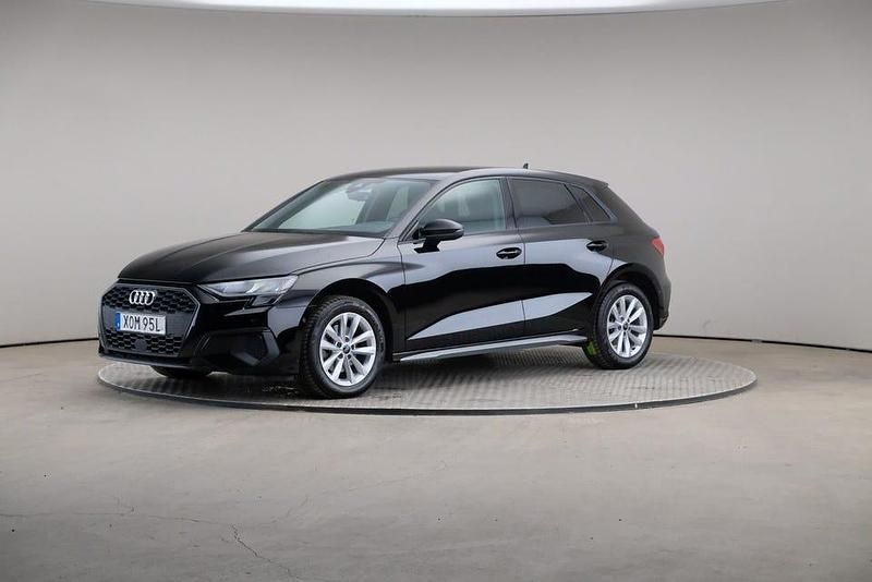 Svart Begagnad 2023 Audi A3 Proline Sedan | 239 000 kr (Marknadspris) - Bild 1/4