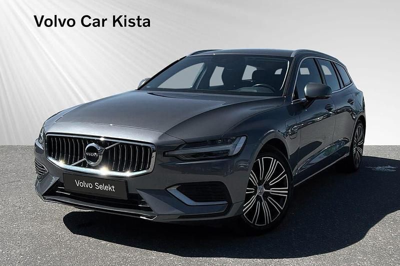 Grå Begagnad 2021 Volvo V60 Inscription Kombi | 339 900 kr (Marknadspris) - Bild 1/3