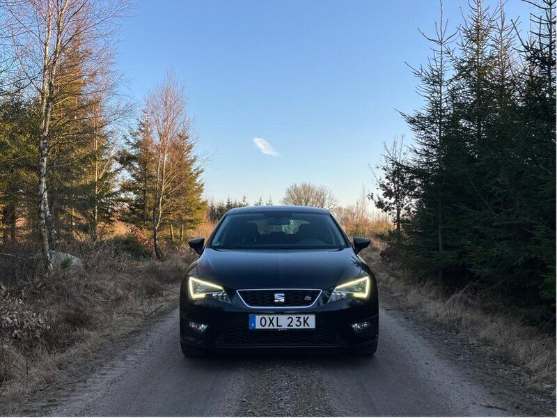 Svart Begagnad 2013 Seat Leon FR Halvkombi | 89 000 kr - Bild 1/4