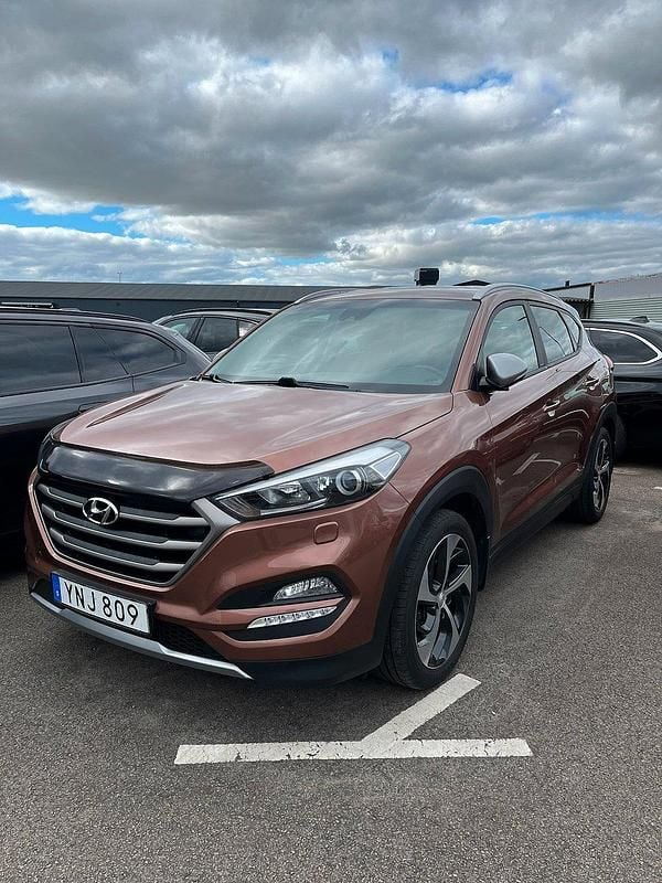 Ljusbrun (brun) Begagnad 2017 Hyundai Tucson SUV | 184 500 kr (Bra pris) - Bild 1/1