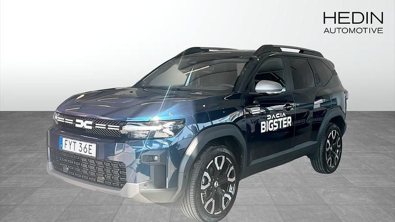 Blå (blue) Begagnad 2025 Dacia Bigster Journey SUV | 355 900 kr (Marknadspris) - Bild 1/4
