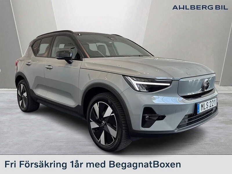 Grå Begagnad 2023 Volvo XC40 Plus SUV | 459 500 kr - Bild 1/3