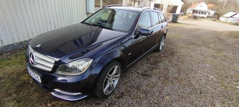 Blå Begagnad 2012 Mercedes C220 Avantgarde Kombi | 55 000 kr (Marknadspris) - Bild 1/2