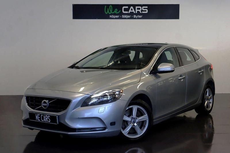 Begagnad 2013 Volvo V40 Momentum Kombi | 129 900 kr (Marknadspris) - Bild 1/4