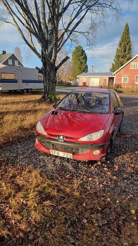 Röd Begagnad 2001 Peugeot 206 GTi Halvkombi | 7 000 kr (Bra pris) - Bild 1/1