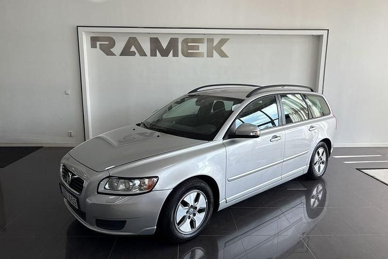 Grå Begagnad 2010 Volvo V50 Kinetic Kombi | 84 000 kr (Lite dyr) - Bild 1/4