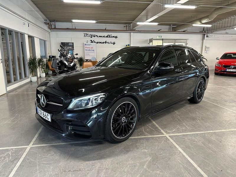 Svart Begagnad 2021 Mercedes C220 AMG line Kombi | 209 900 kr (Marknadspris) - Bild 1/4
