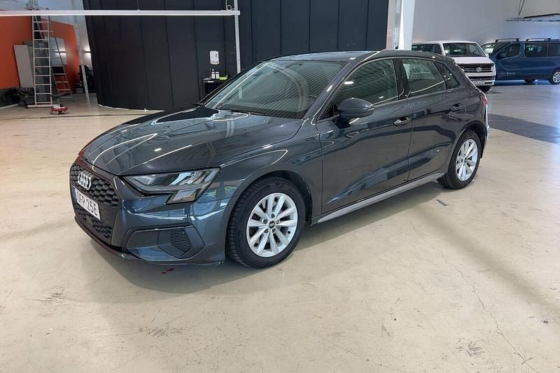 Grå Begagnad 2021 Audi A3 Proline | 237 000 kr (Marknadspris) - Bild 1/3