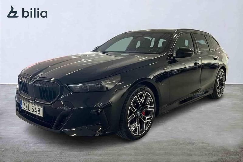 Svart Begagnad 2025 BMW 530e M Sport Kombi | 699 900 kr (Marknadspris) - Bild 1/1