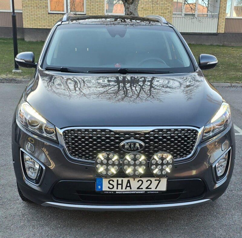 Grå Begagnad 2016 Kia Sorento SUV | 219 900 kr (Bra pris) - Bild 1/4