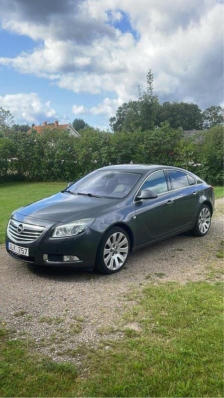 Grå Begagnad 2009 Opel Insignia Cosmo Halvkombi | 57 000 kr (Lite dyr) - Bild 1/4