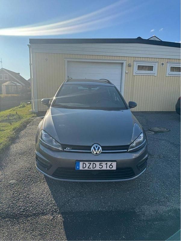 Grå Begagnad 2015 VW Golf VII GT Kombi | 125 000 kr (Marknadspris) - Bild 1/4