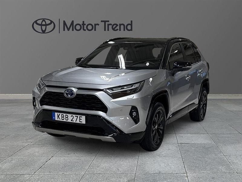 Grå Begagnad 2025 Toyota RAV4 Hybrid Style SUV | 479 000 kr (Bra pris) - Bild 1/4