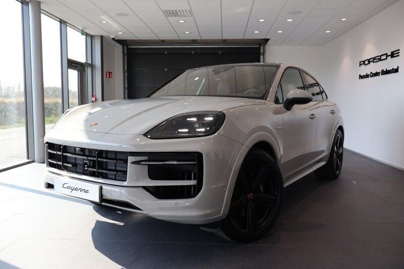 Grå (grey) Begagnad 2025 Porsche Cayenne SUV | 1 425 000 kr (Marknadspris) - Bild 1/4