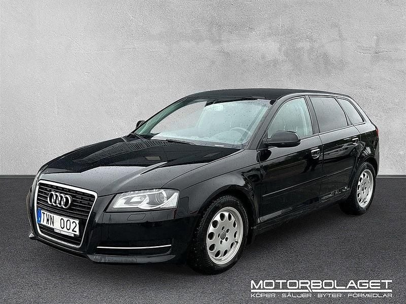Begagnad Audi A3 Sportback Attraction 105 HK (77 kW) 2012 Svart Halvkombi