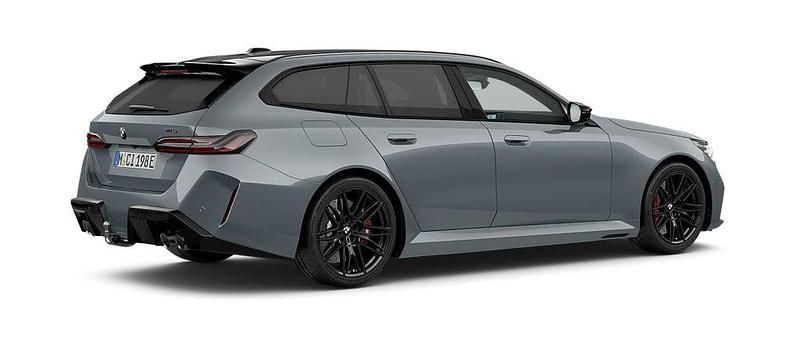 Ny BMW M5 Comfort Edition 585 HK (430 kW) 2025 Grå Kombi