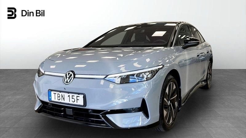 Grå Begagnad 2024 VW ID.7 Pro Halvkombi | 529 800 kr (Marknadspris) - Bild 1/4