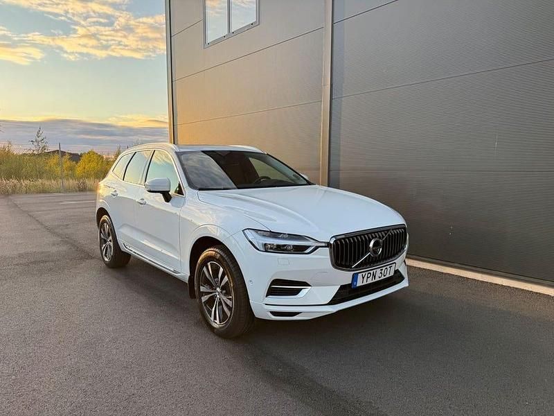 Ice white Begagnad 2021 Volvo XC60 Inscription SUV | 369 900 kr (Bra pris) - Bild 1/4