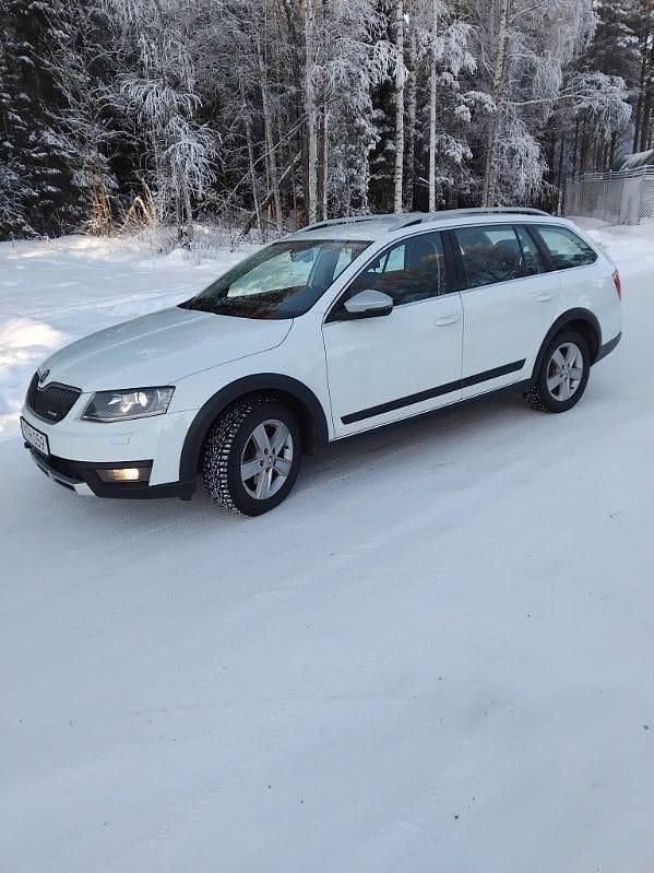 Begagnad Skoda Octavia Scout 184 HK (135 kW) 2016 Kombi