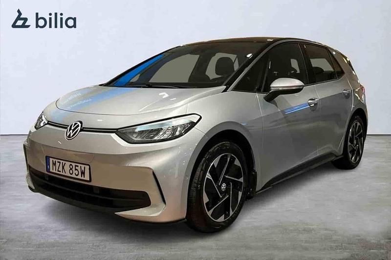 Silver Begagnad 2024 VW ID.3 Pro Performance Halvkombi | 304 900 kr (Superpris) - Bild 1/1