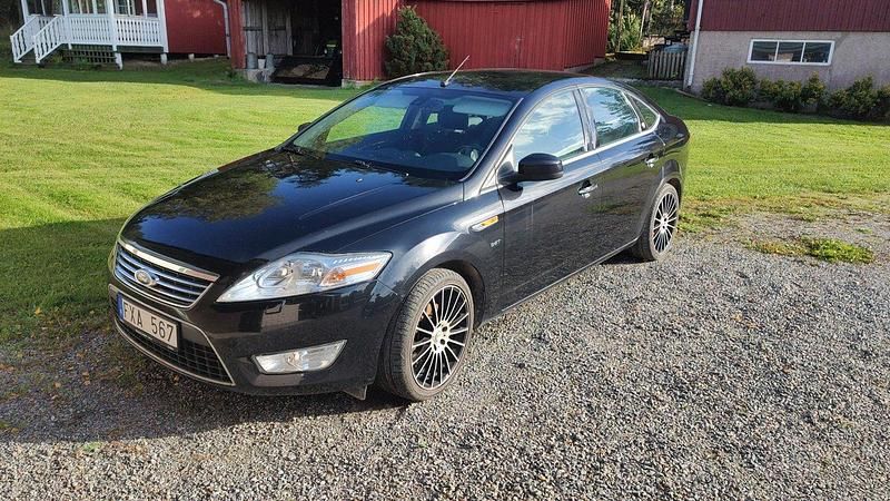 Svart Begagnad 2007 Ford Mondeo Ghia Halvkombi | 49 000 kr - Bild 1/3