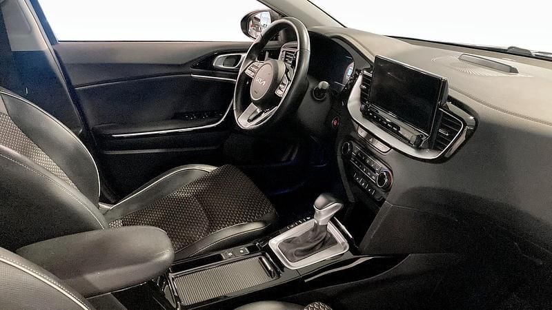 Begagnad Kia XCeed Advance 105 HK (77 kW) 2022 Grå (grey) SUV