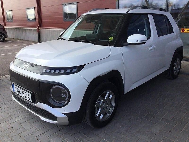 Begagnad Hyundai Inster Advanced 84 kW (115 HK) 2025 Vit Halvkombi