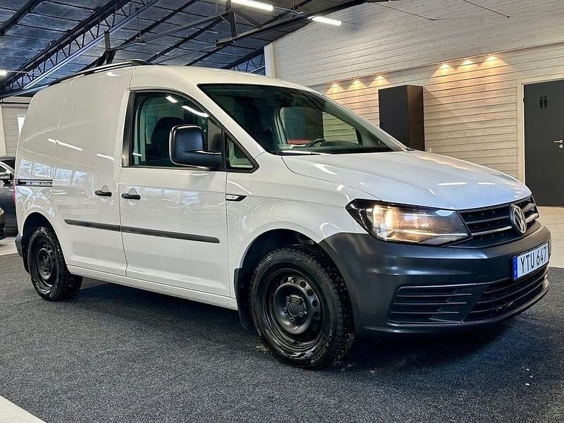 Vit Begagnad 2018 VW Caddy Minibuss | 104 800 kr (Marknadspris) - Bild 1/4