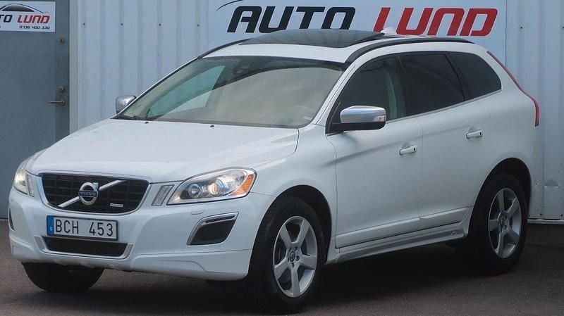 Vit Begagnad 2013 Volvo XC60 R-Design SUV | 149 900 kr (Bra pris) - Bild 1/4
