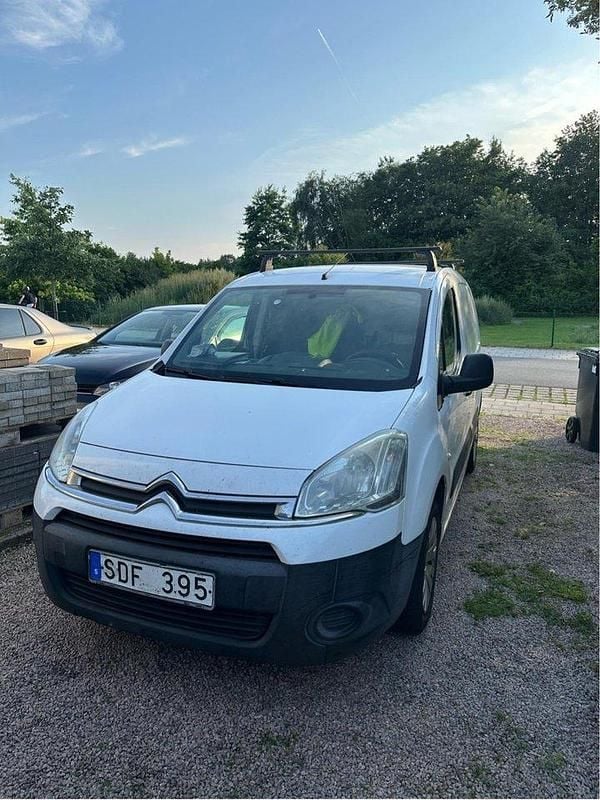 Vit Begagnad 2013 Citroën Berlingo Minibuss | 27 000 kr (Marknadspris) - Bild 1/3