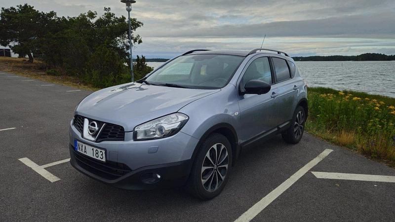 Grå Begagnad 2013 Nissan Qashqai SUV | 62 000 kr (Superpris) - Bild 1/4