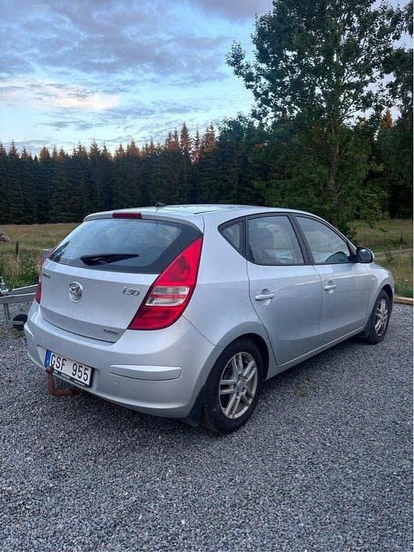 Silver Begagnad 2008 Hyundai i30 Halvkombi | 19 000 kr (Marknadspris) - Bild 1/1