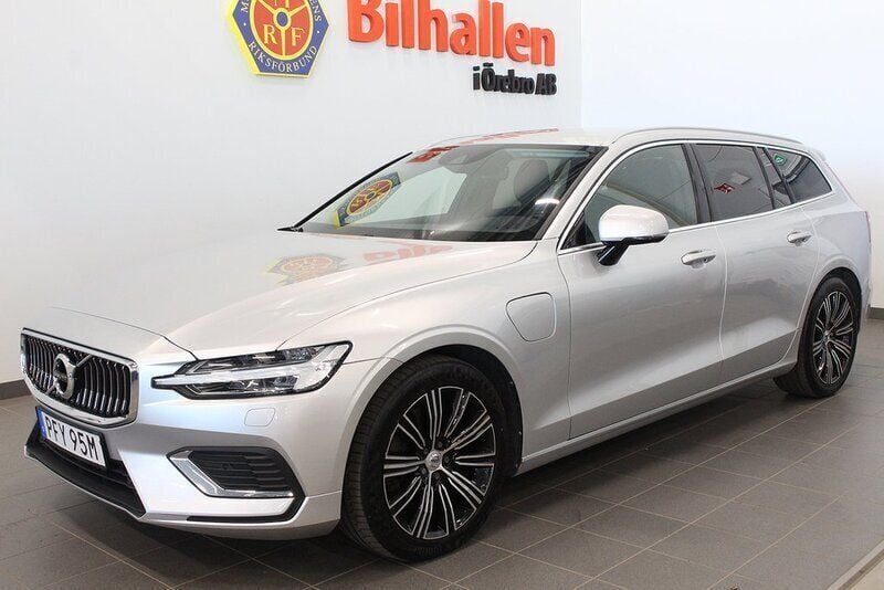 Silver Begagnad 2020 Volvo V60 Momentum Kombi | 259 000 kr (Superpris) - Bild 1/4