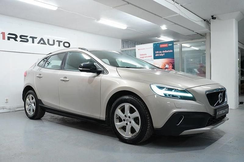 Begagnad Volvo V40 Business Edition 150 HK (110 kW) 2017 Ljusbrun Halvkombi