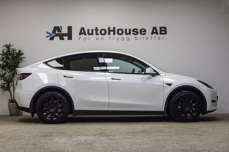 Begagnad Tesla Model Y Long Range AWD 378 kW (514 HK) 2022 Vit SUV