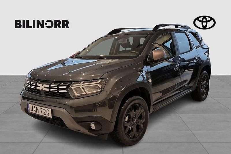 Grå Begagnad 2023 Dacia Duster Extreme SUV | 244 900 kr (Marknadspris) - Bild 1/4
