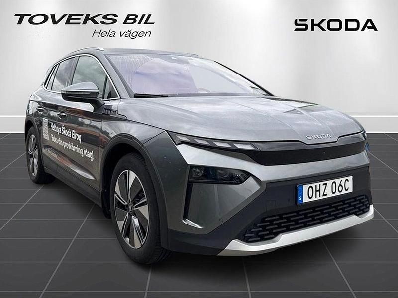 Grå (graphite grey metallic) Begagnad 2025 Skoda Elroq SUV | 514 900 kr - Bild 1/4