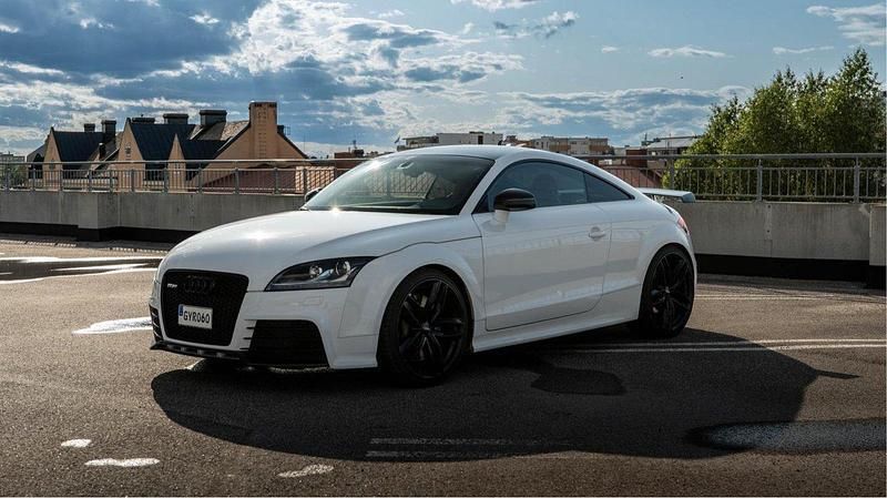 Vit Begagnad 2011 Audi TT RS Exclusive Sportkupé | 345 000 kr - Bild 1/4